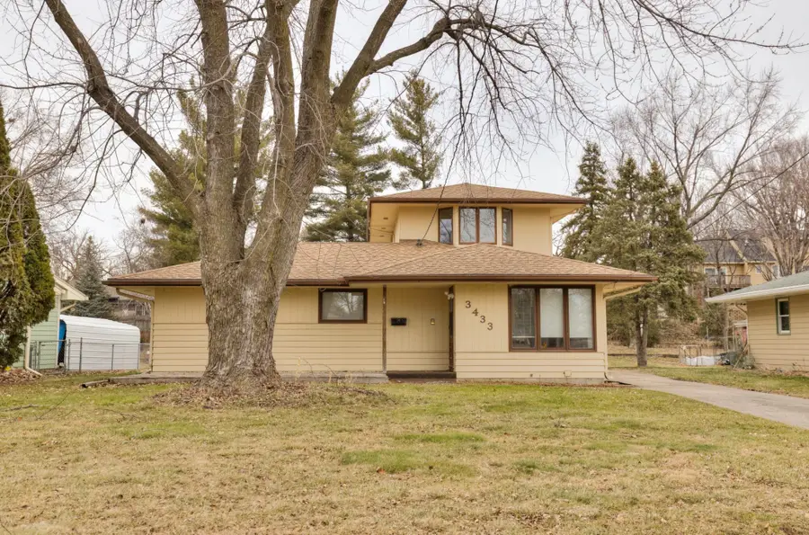 3433 Hillcrest Drive, Des Moines, IA 50310 - Image #2