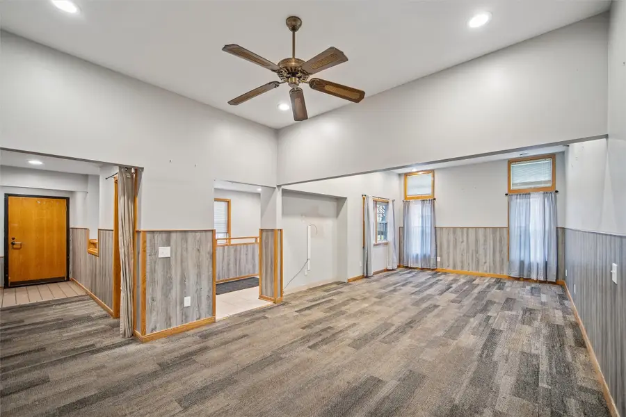 4220 E Douglas Avenue, Des Moines, IA 50317 - Image #3