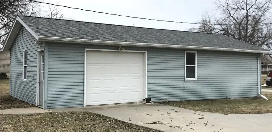 211 NE 3rd Street, Melcher Dallas, IA 50062 - Image #2