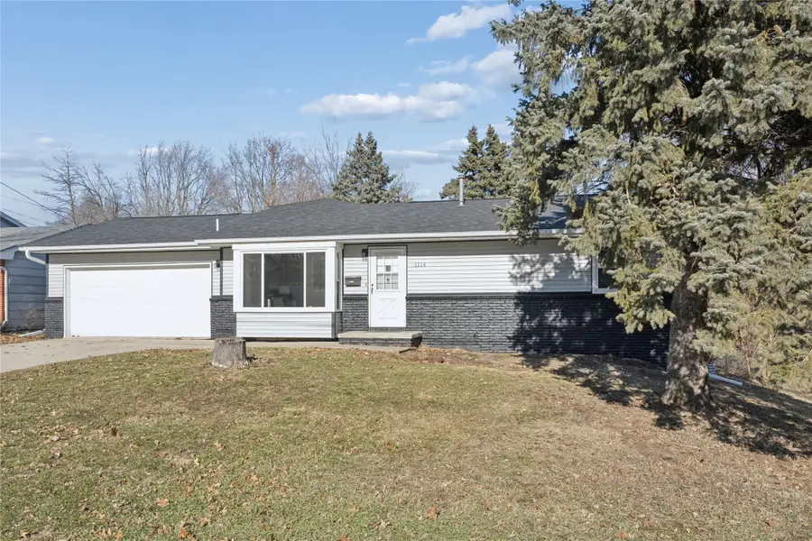 1114 N 10th Avenue E, Newton, IA 50208 - Image #3