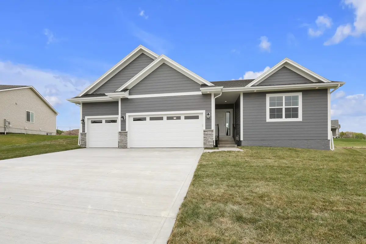 1800 Lakeview Drive, Pella, IA 50219 - #1