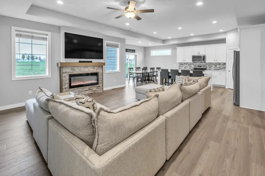 1800 Lakeview Drive, Pella, IA 50219 - #3