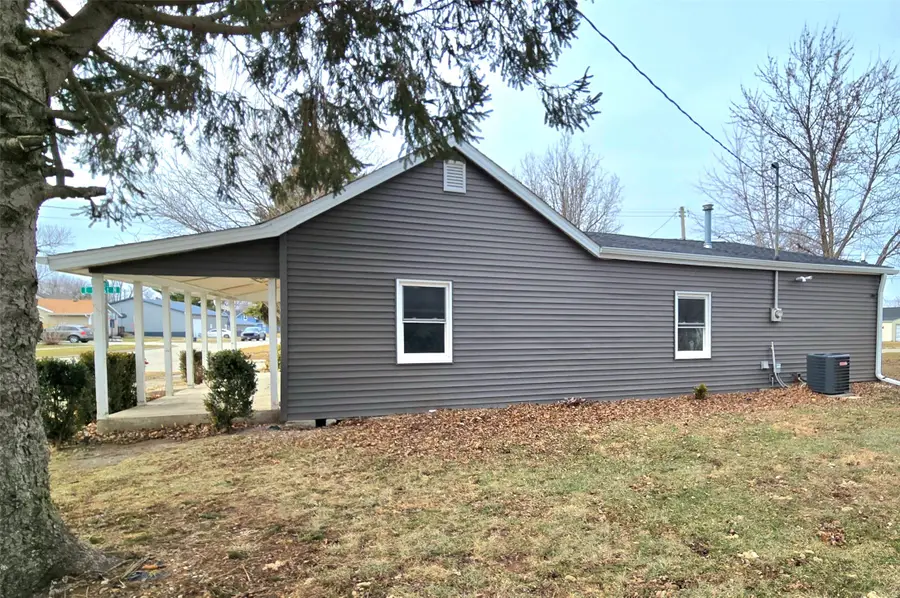 902 N 10th Avenue E, Newton, IA 50208 - Image #3