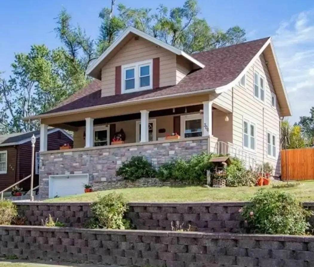 306 E 13th Street N, Newton, IA 50208 - #1
