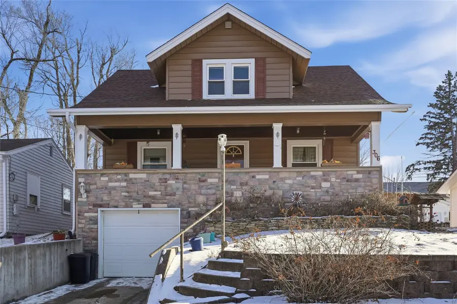 306 E 13th Street N, Newton, IA 50208 - #2