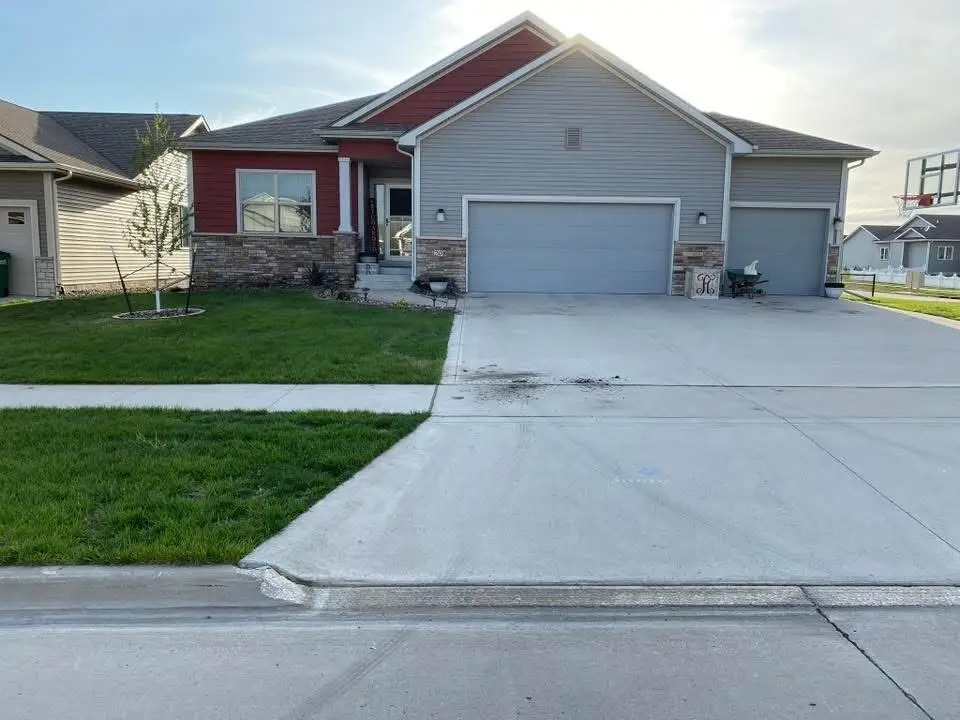 208 Shiloh Rose Parkway Nw, Bondurant, IA 50035 - Image #1