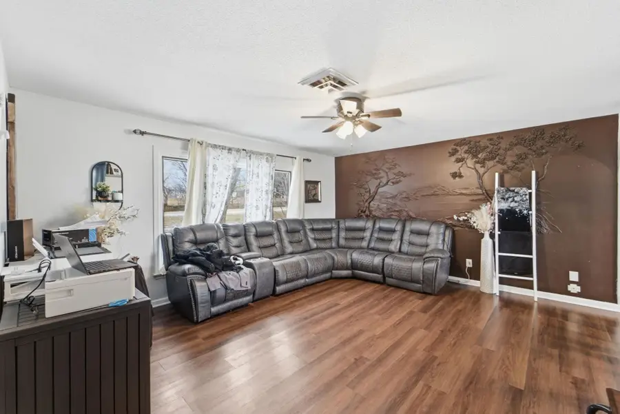 6064 Fairfax Street, Norwalk, IA 50211 - Image #2