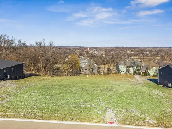818 Evans View Drive, Adel, IA 50003