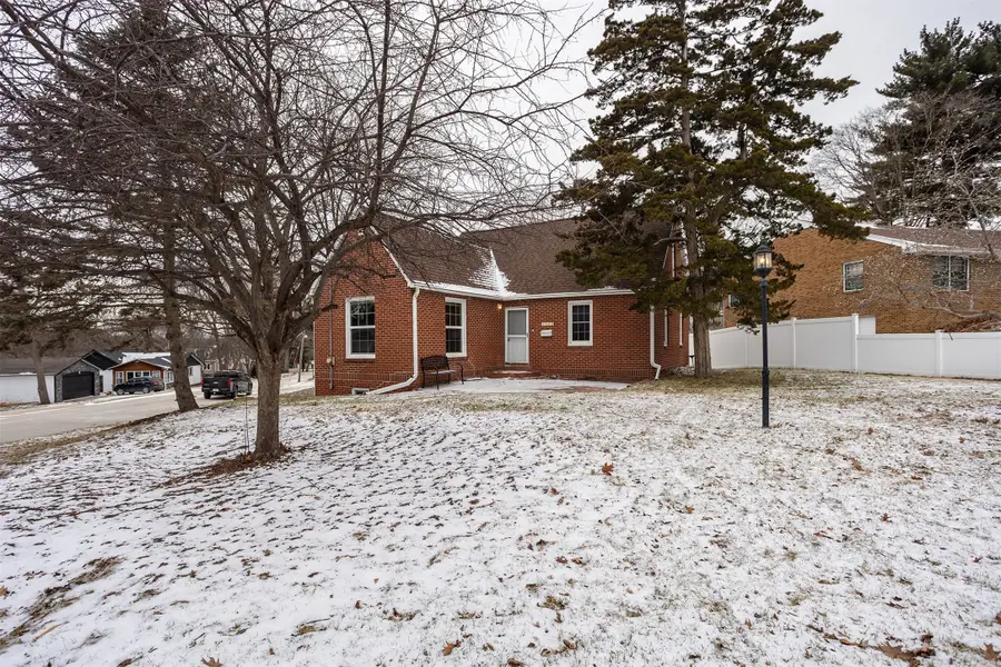 1102 67th Street, Windsor Heights, IA 50324 - Image #2