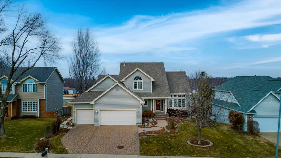 9717 Iltis Drive, Urbandale, IA 50322 - Image #2