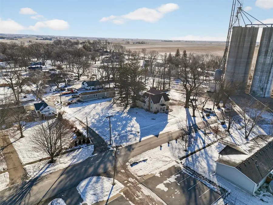 103 Park Avenue Ne, Mitchellville, IA 50169 - Image #2