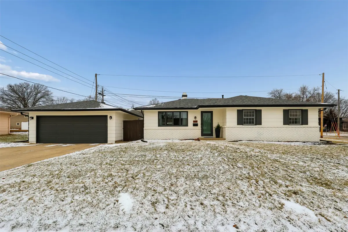 902 SE Trilein Drive, Ankeny, IA 50021 - Image #1