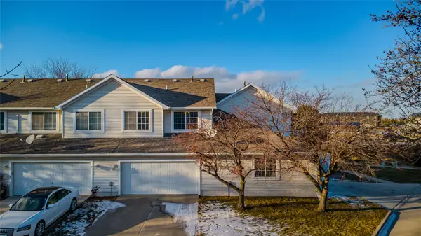 555 SE Laurel Street #6, Waukee, IA 50263