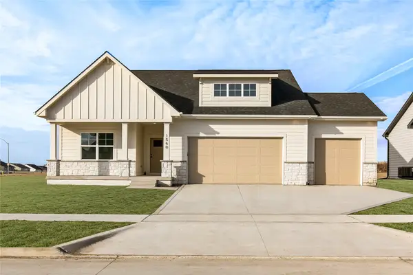 1560 NW Parkside Lane, Waukee, IA 50263