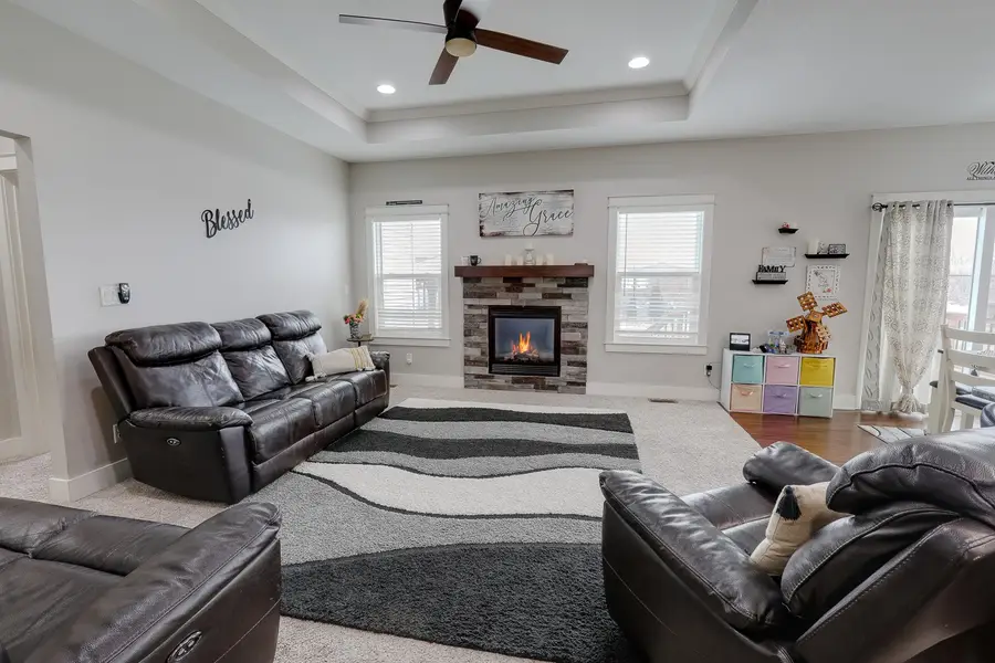 1818 Lakeview Drive, Pella, IA 50219 - Image #2