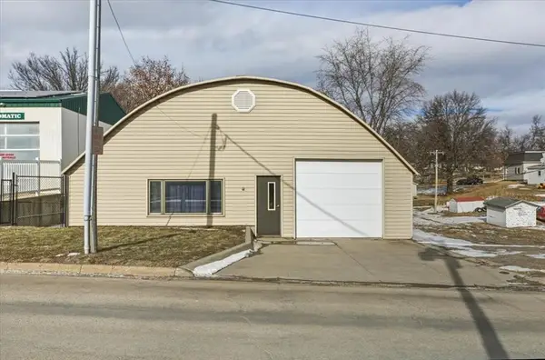 216 E 2nd Street, Brooklyn, IA 52211