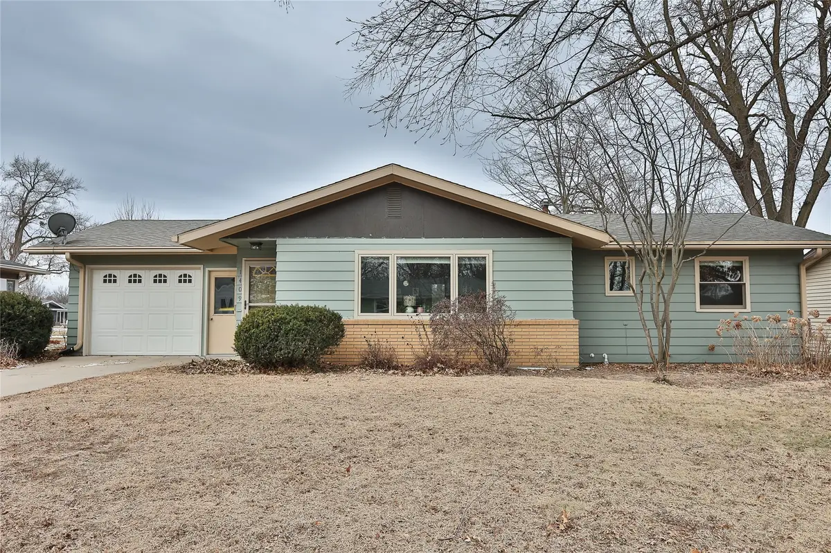 1409 Country Club Drive, Pella, IA 50219 - Image #1