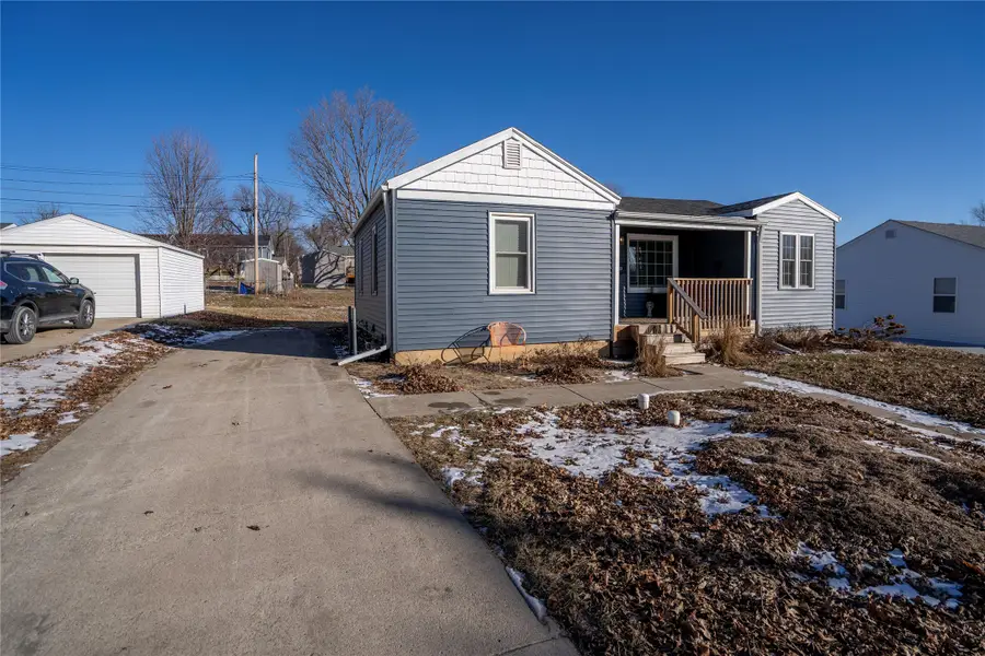 512 E 19th Street S, Newton, IA 50208 - Image #2