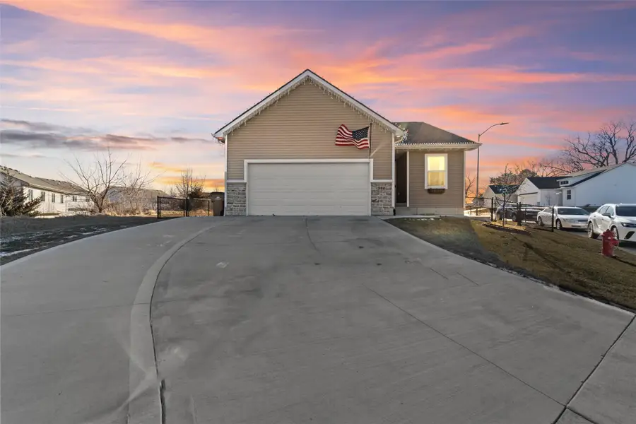 390 Commons Drive, Carlisle, IA 50047 - Image #2