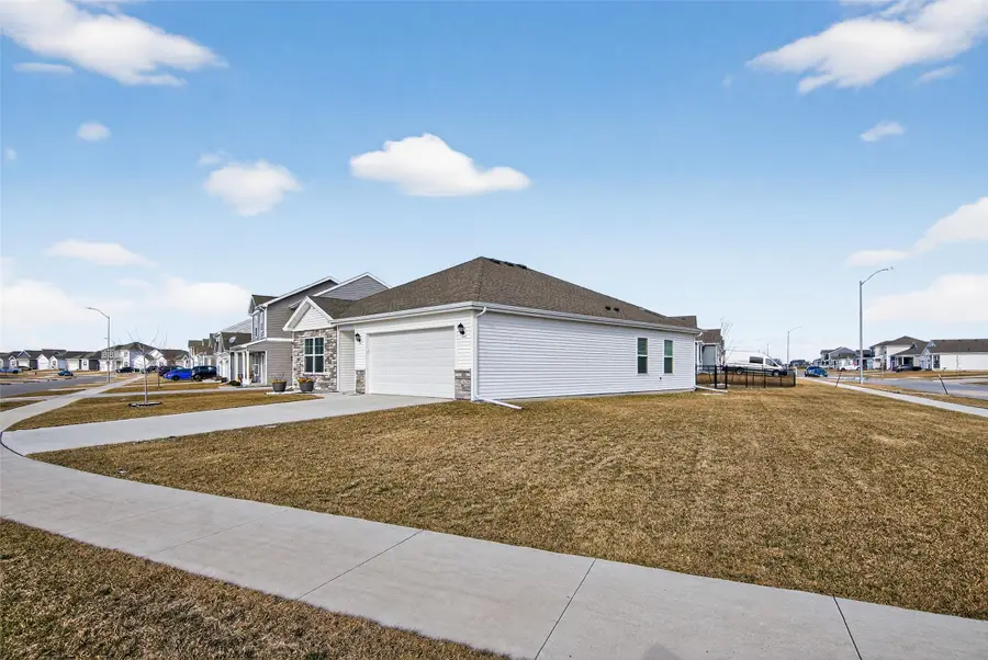 1011 35th Street Sw, Altoona, IA 50009 - Image #2