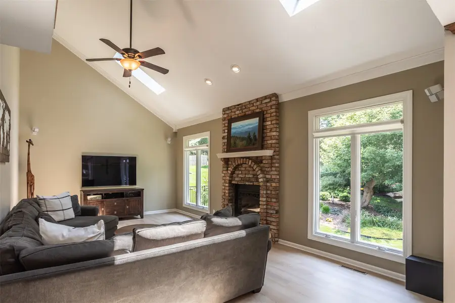 7108 Holcomb Avenue, Urbandale, IA 50322 - Image #2