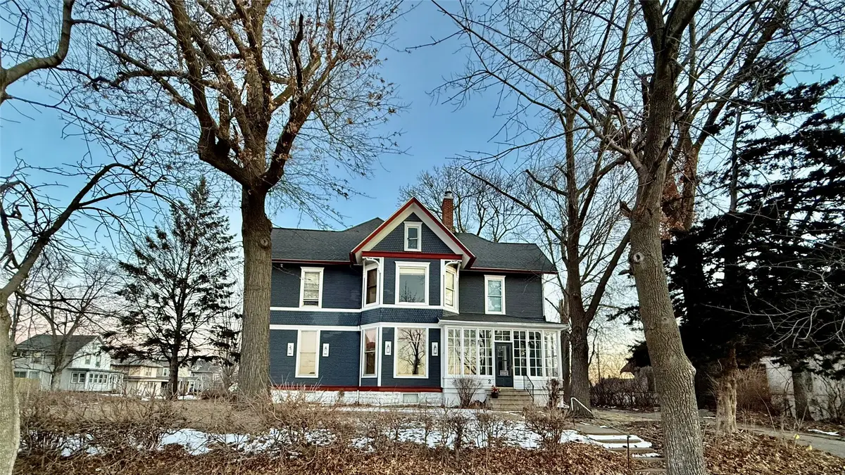 2 E Grant Street, Marshalltown, IA 50158 - #1