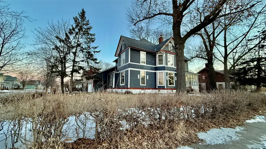 2 E Grant Street, Marshalltown, IA 50158 - #2