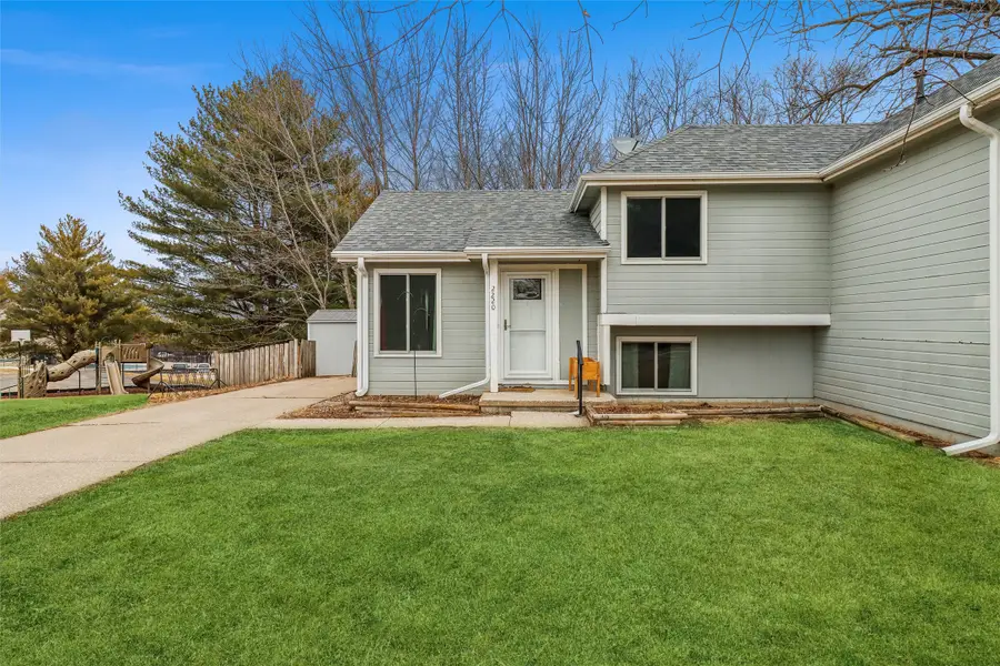 2220 E Rose Avenue, Des Moines, IA 50320 - Image #2
