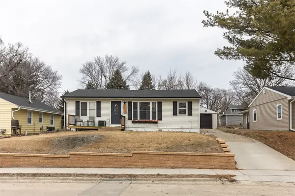 6811 Maryland Drive, Urbandale, IA 50322