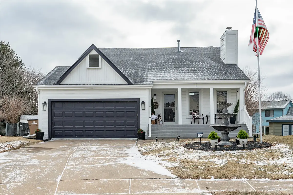 5304 Brookview Drive, West Des Moines, IA 50266 - Image #1