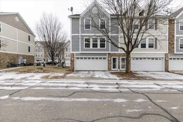 350 NE Sandalwood Drive, Waukee, IA 50263