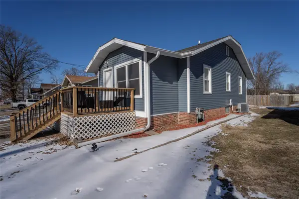 908 S 5th Avenue E, Newton, IA 50208