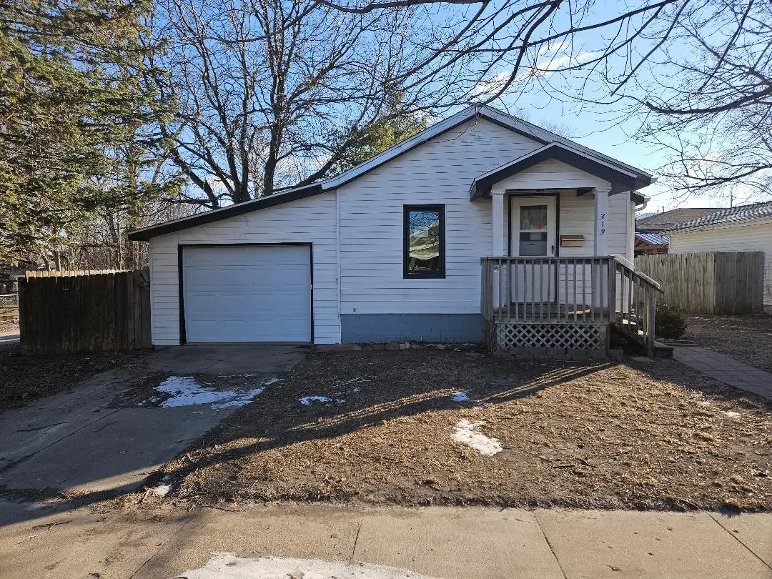 313 N 2nd Street, Knoxville, IA 50138 - #1