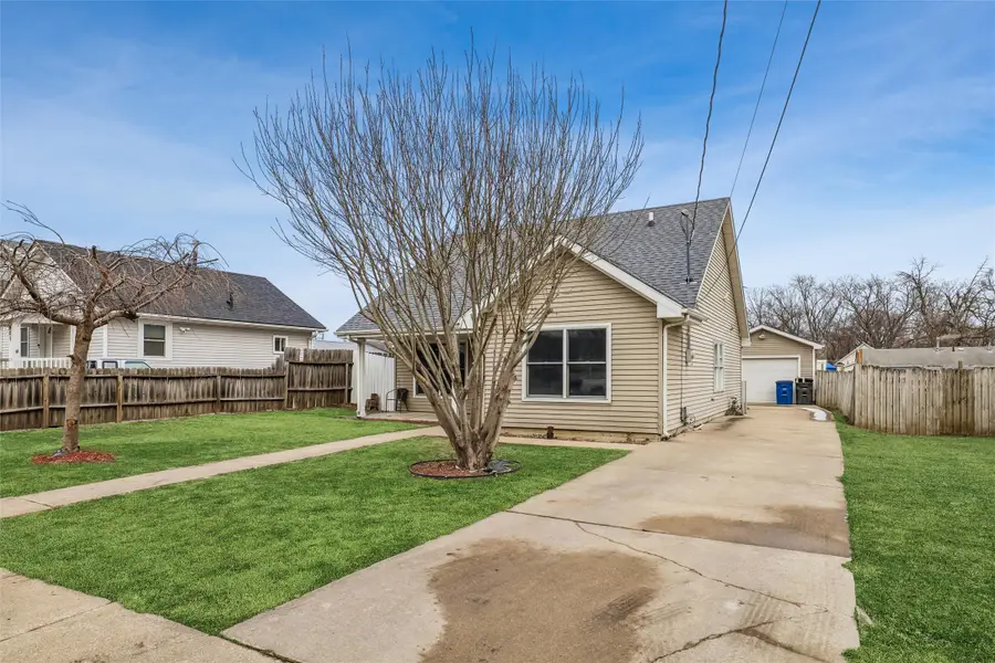 903 E 27th Court, Des Moines, IA 50317 - Image #2