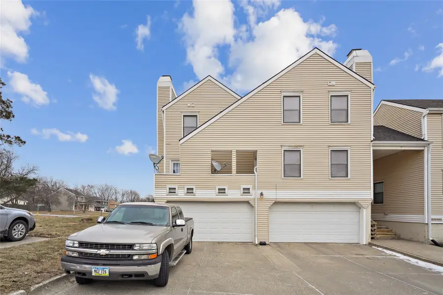 5230 Dakota Drive, West Des Moines, IA 50265 - Image #2