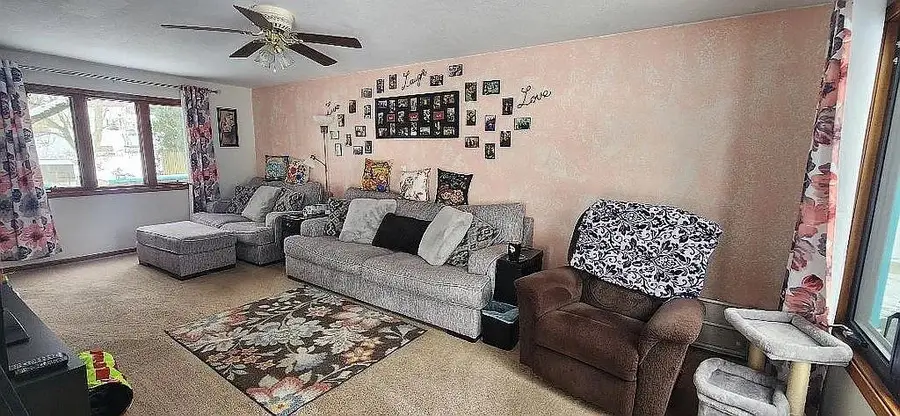 913 S 8th Avenue W, Newton, IA 50208 - Image #2