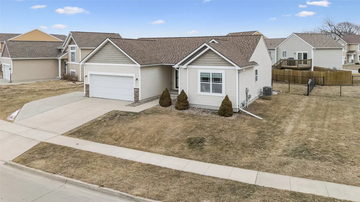 3306 Hawthorn Drive Sw, Bondurant, IA 50035 - Image #1