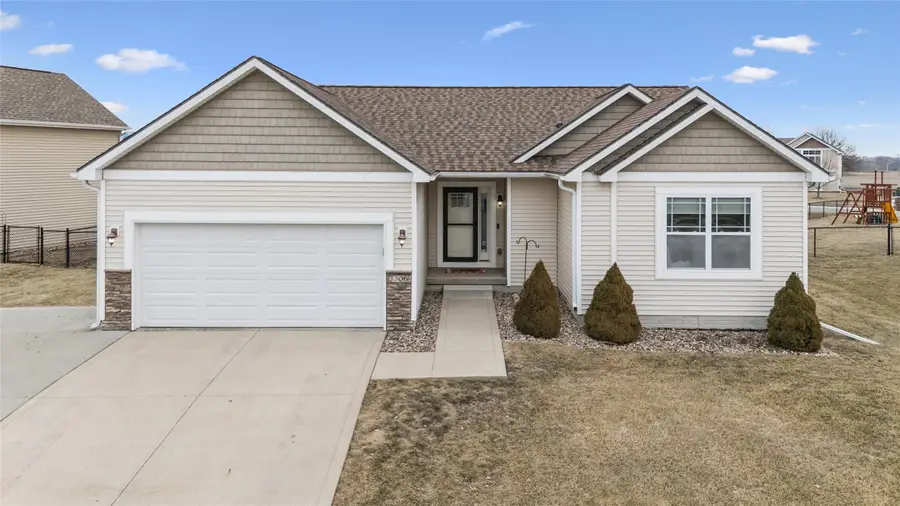 3306 Hawthorn Drive Sw, Bondurant, IA 50035 - Image #2