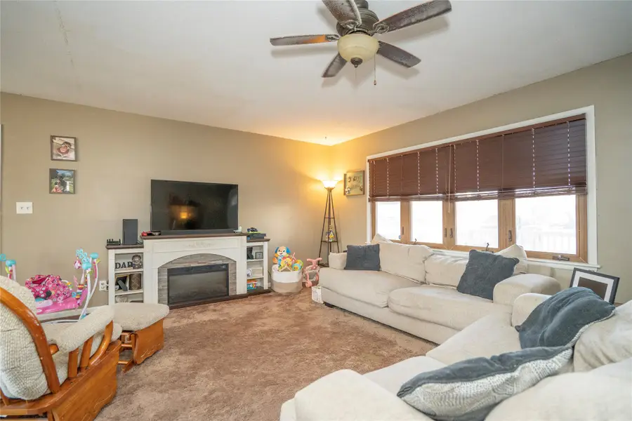 717 S 5th Avenue E, Newton, IA 50208 - Image #3