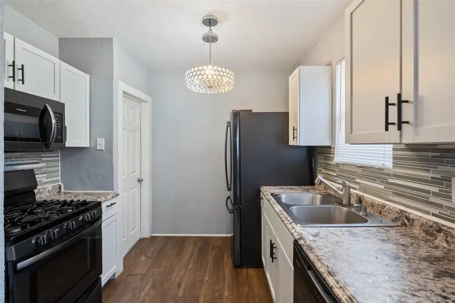 407 E Creston Avenue, Des Moines, IA 50315 - Image #3