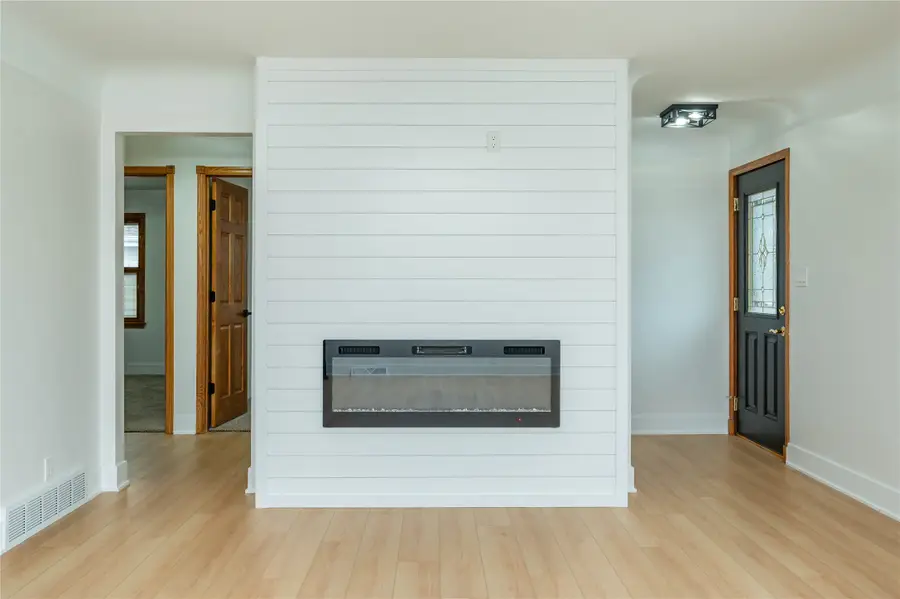 3900 Crestwood Road, Des Moines, IA 50310 - Image #2