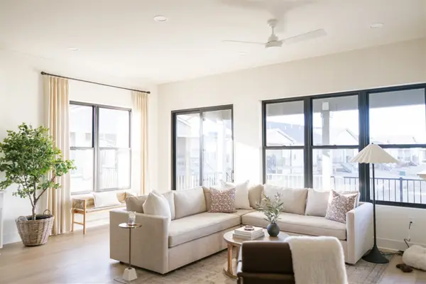 232 S Zinnia Avenue, West Des Moines, IA 50266