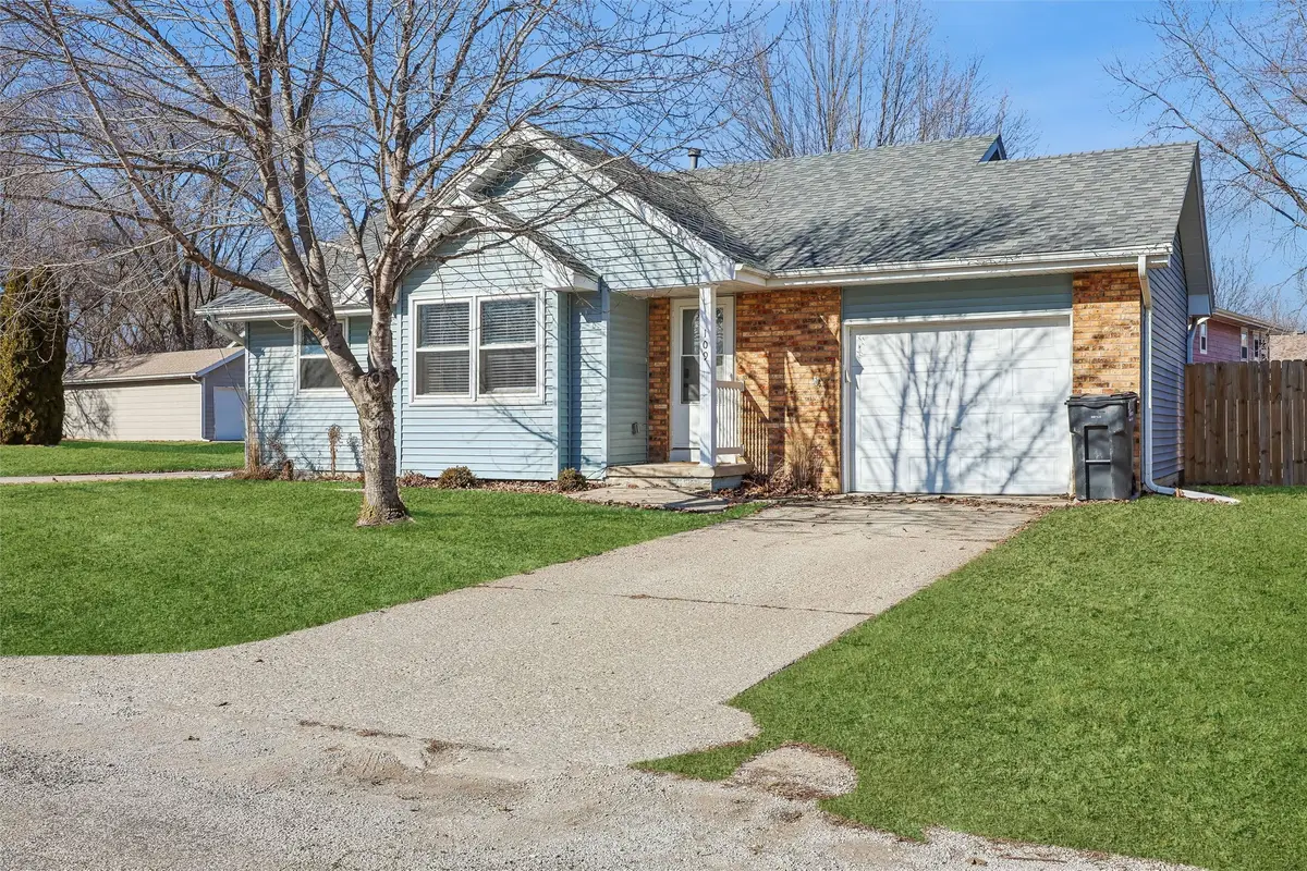 109 6th Street, Cambridge, IA 50046 - #1
