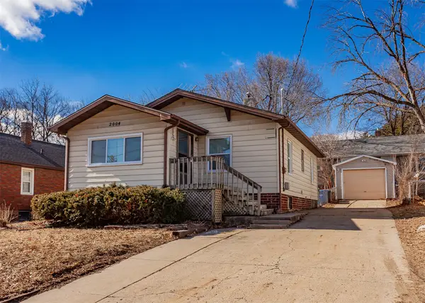 2004 E 33rd Street, Des Moines, IA 50317