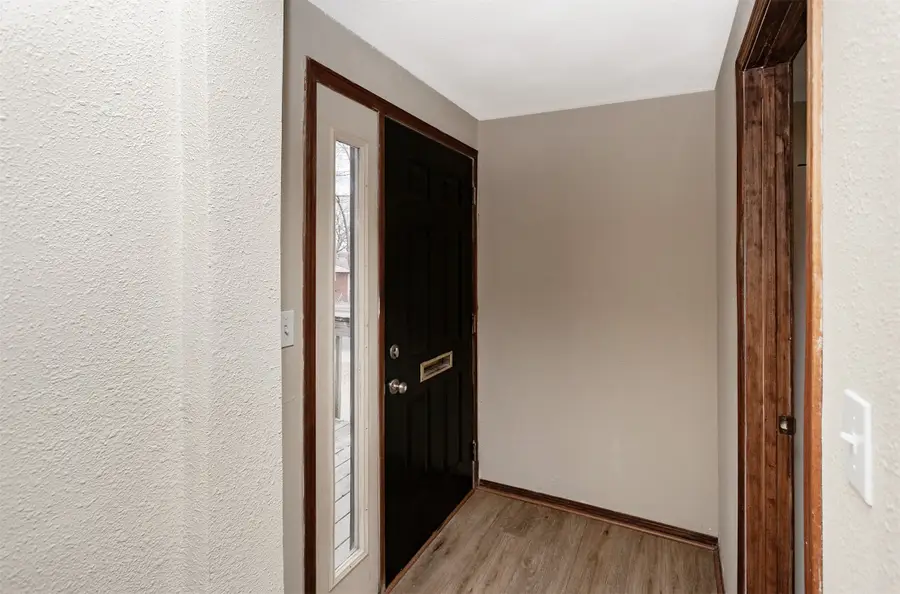 2004 E 33rd Street, Des Moines, IA 50317 - Image #2