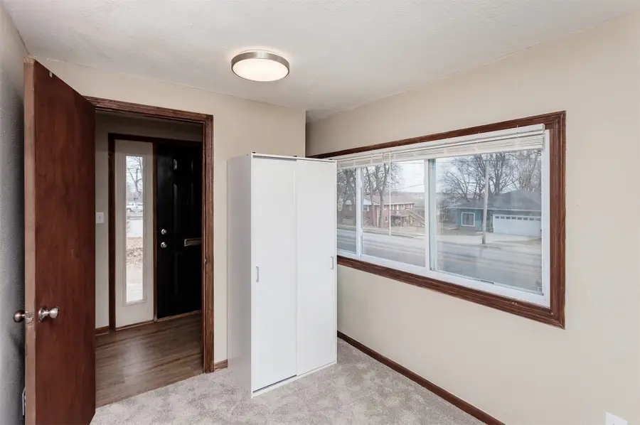 2004 E 33rd Street, Des Moines, IA 50317 - Image #3