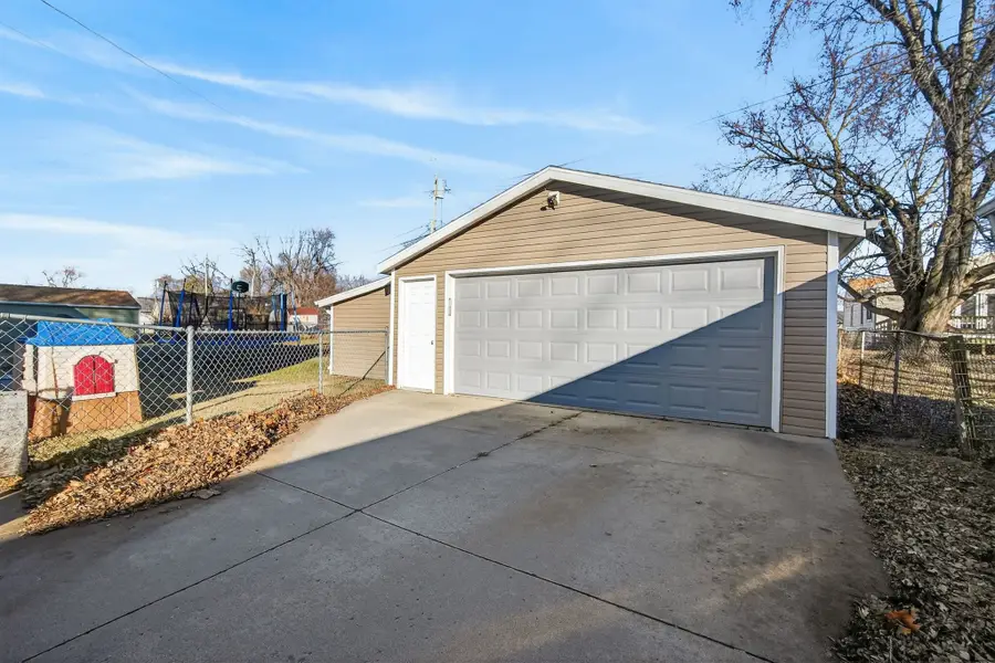 316 E 20th Street S, Newton, IA 50208 - Image #2