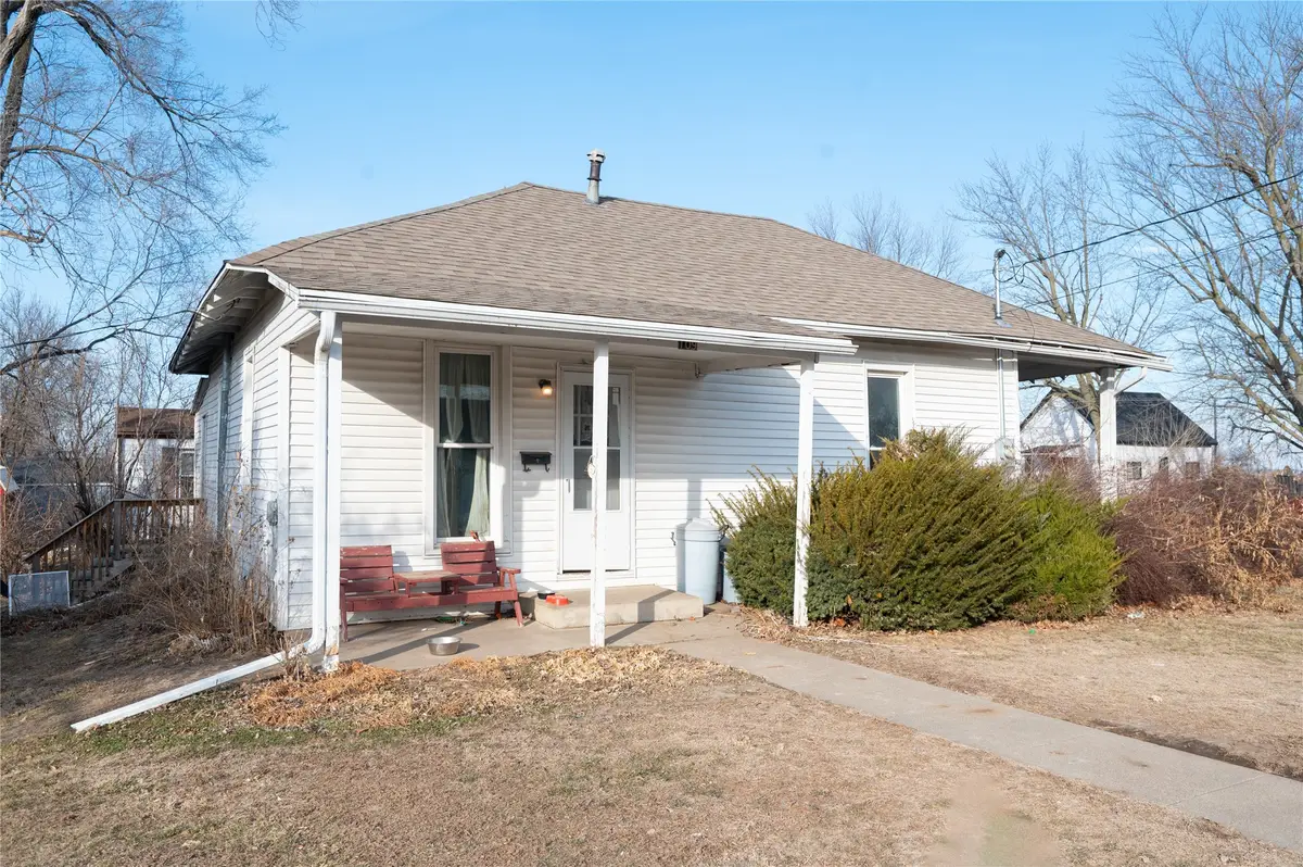 109 E Rock Island, Knoxville, IA 50138 - #1