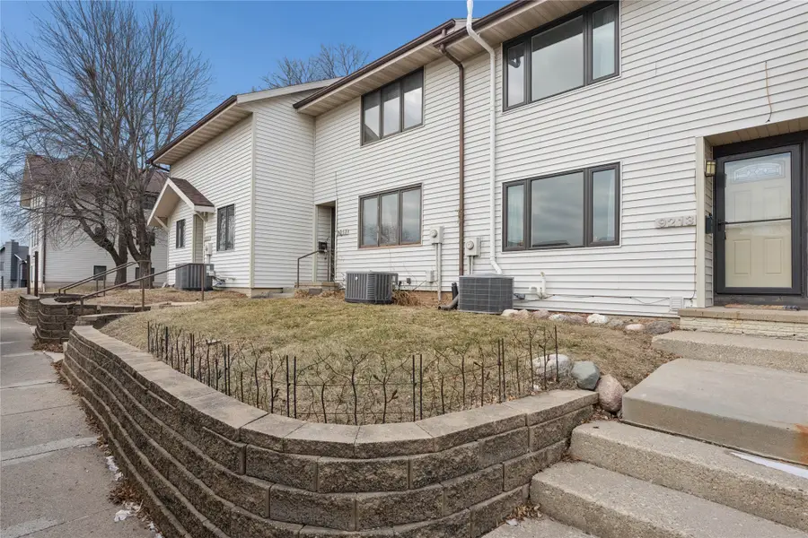 9213 Sandler Drive, Urbandale, IA 50322 - #2