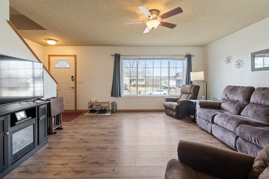 2459 E Porter Avenue, Des Moines, IA 50320 - #2